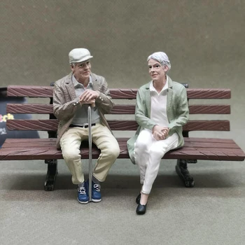 кукла из 2шт для рекламной сцены в масштабе 1: 18, Седовласые бабушка и дедушка Отдыхают и болтают на скамейке, Коллекционная фигурка-модель